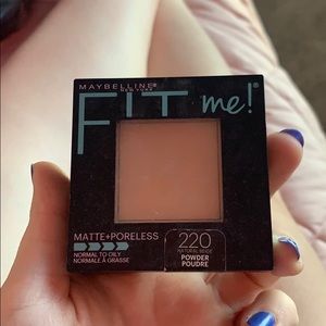 Maybelline Fit me Powder Matte and Poress 220
